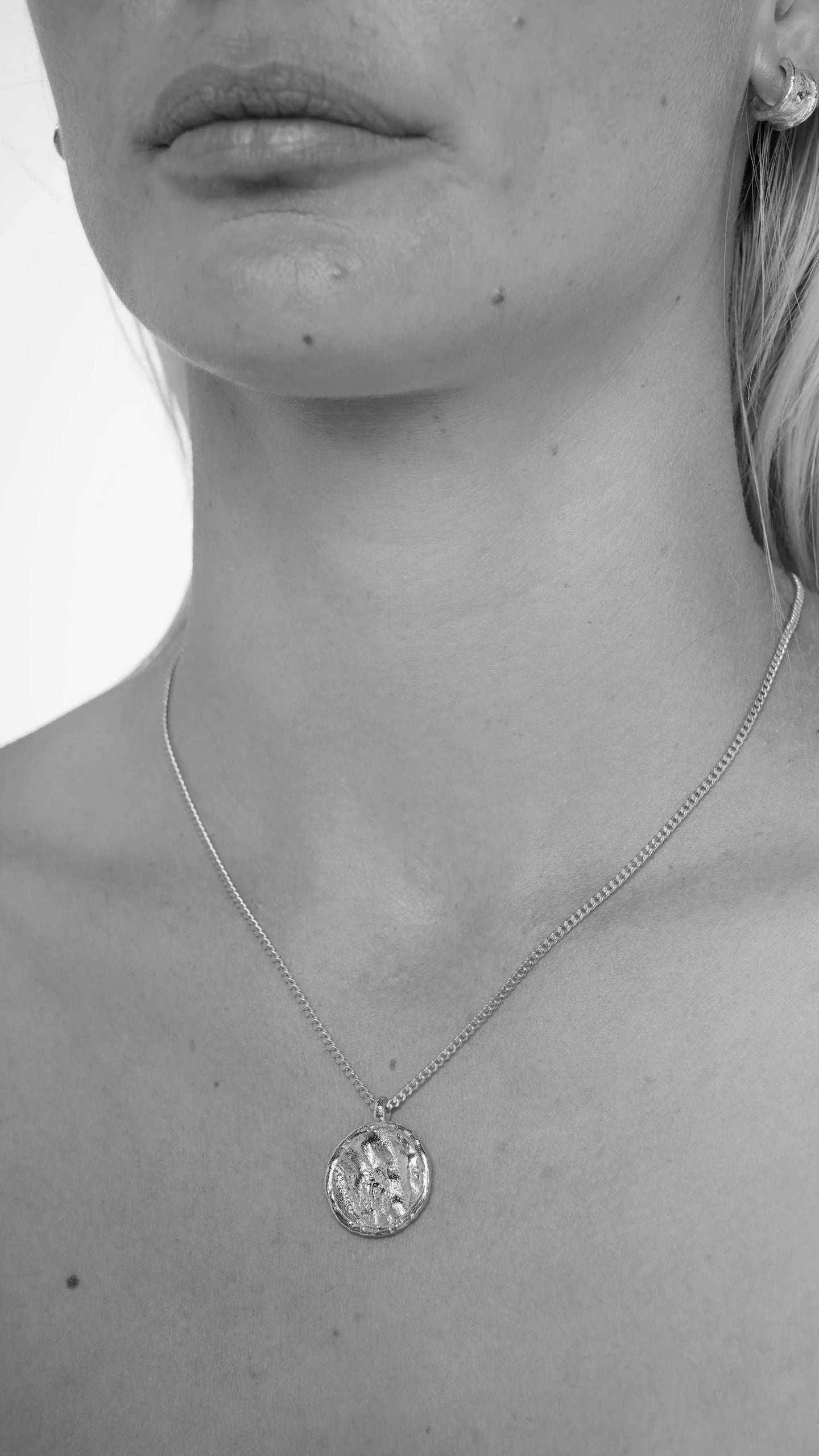 Arc Necklace