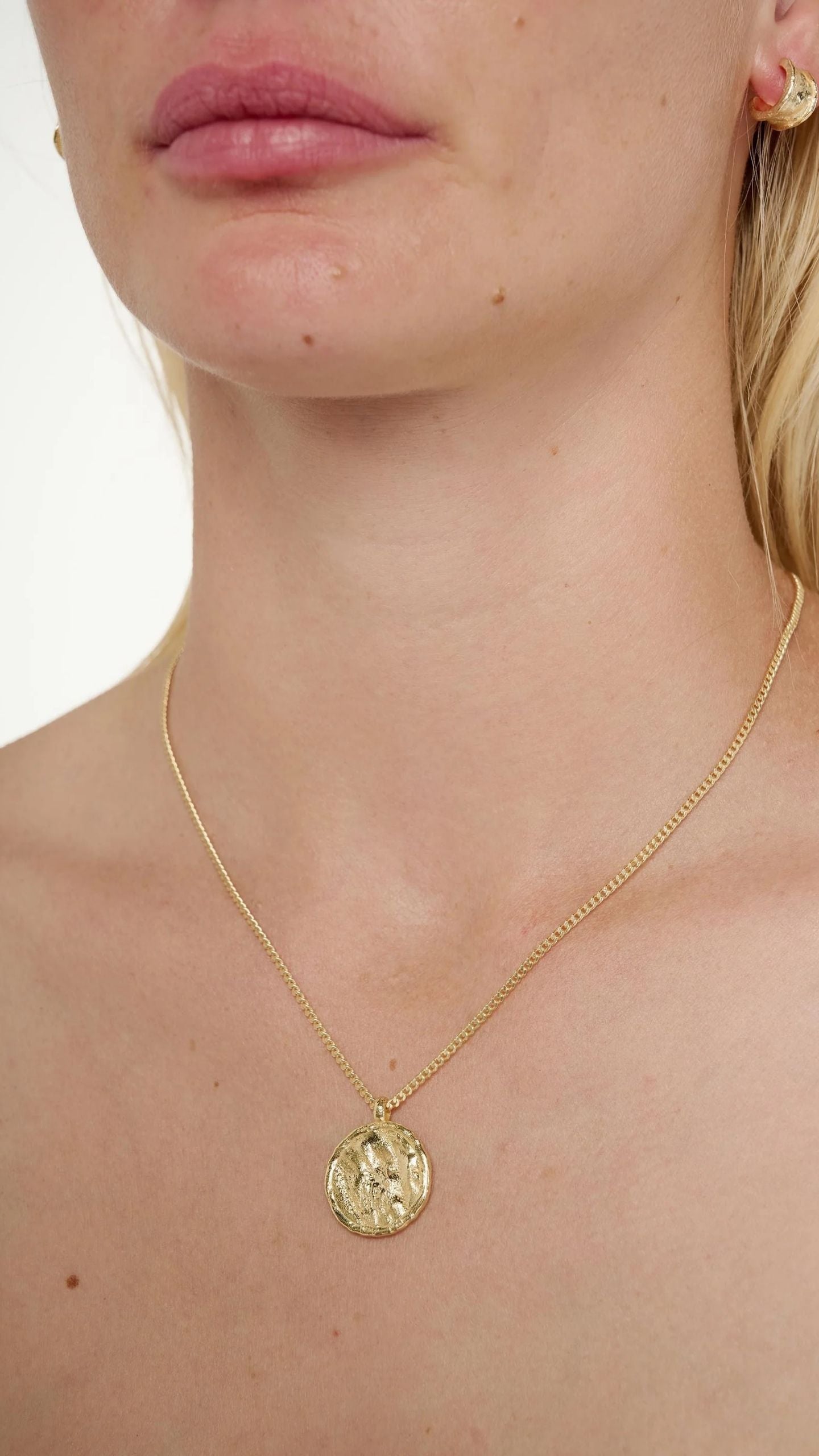 Arc Necklace